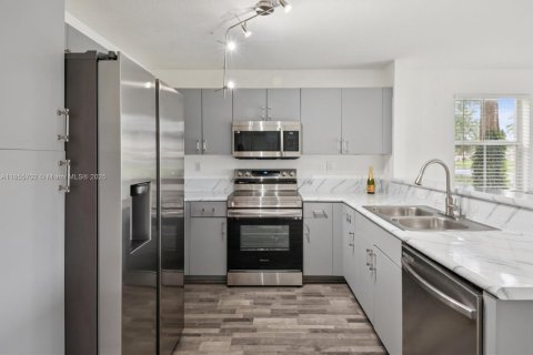 Touwnhouse à vendre à Miramar, Floride: 3 chambres, 136.57 m2 № 1887223 - photo 7