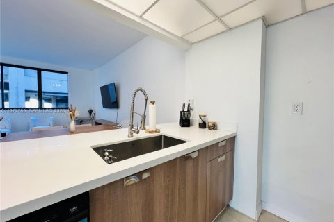 Copropriété à louer à Miami, Floride: 1 chambre, 71.53 m2 № 2042365 - photo 4