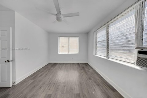 Immobilier commercial à vendre à Miami, Floride № 1946415 - photo 9