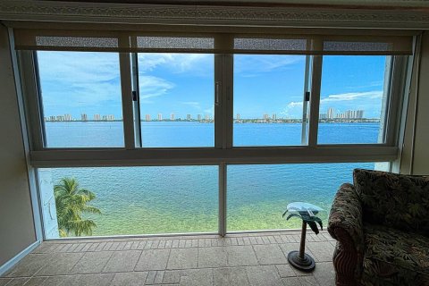Condo in Lake Park, Florida, 2 bedrooms № 2361708