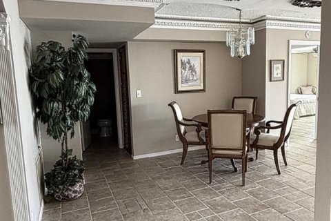 Condo in Lake Park, Florida, 2 bedrooms  № 2361708 - photo 11