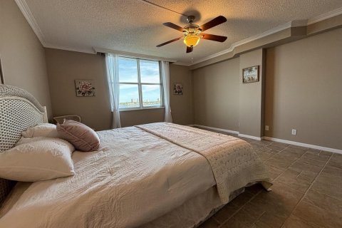 Condo in Lake Park, Florida, 2 bedrooms  № 2361708 - photo 27