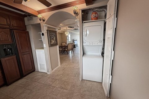 Condo in Lake Park, Florida, 2 bedrooms  № 2361708 - photo 17