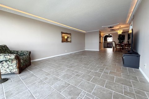 Condo in Lake Park, Florida, 2 bedrooms  № 2361708 - photo 14