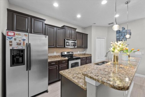Townhouse in Orlando, Florida 4 bedrooms, 192.68 sq.m. № 1658881 - photo 9
