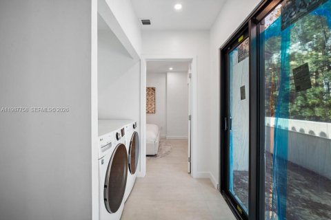 Villa ou maison à louer à Miami Beach, Floride: 6 chambres, 296.73 m2 № 2051449 - photo 15