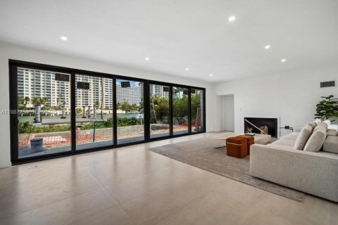 Villa ou maison à louer à Miami Beach, Floride: 6 chambres, 296.73 m2 № 2051449 - photo 4