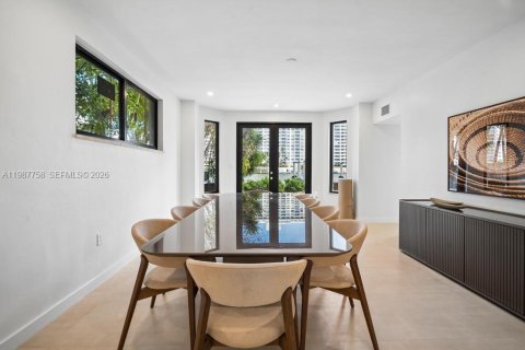 Villa ou maison à louer à Miami Beach, Floride: 6 chambres, 296.73 m2 № 2051449 - photo 9