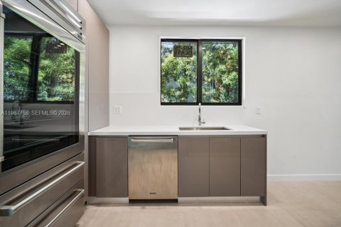 Villa ou maison à louer à Miami Beach, Floride: 6 chambres, 296.73 m2 № 2051449 - photo 14