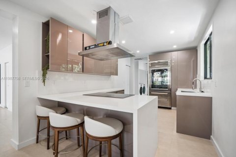 Villa ou maison à louer à Miami Beach, Floride: 6 chambres, 296.73 m2 № 2051449 - photo 11