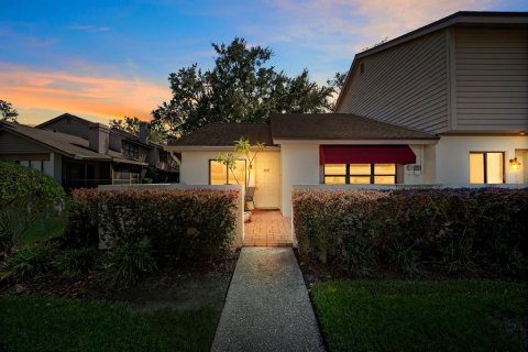 Townhouse in Brandon, Florida 2 bedrooms, 100.15 sq.m. № 2380910 - photo 2