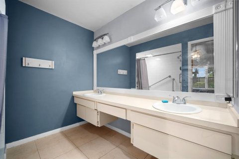 Townhouse in Brandon, Florida 2 bedrooms, 100.15 sq.m. № 2380910 - photo 15