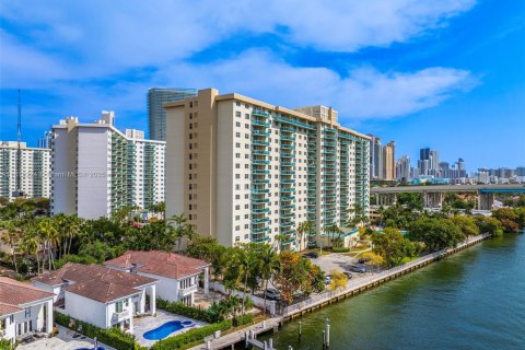 Condo in Sunny Isles Beach, Florida, 1 bedroom  № 2017879 - photo 26