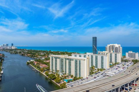 Condo in Sunny Isles Beach, Florida, 1 bedroom  № 2017879 - photo 24