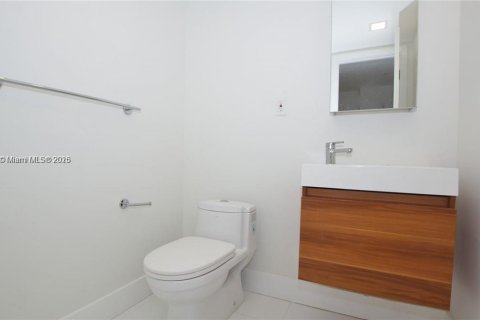 Condo in Sunny Isles Beach, Florida, 1 bedroom  № 2017879 - photo 10