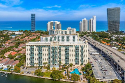 Condo in Sunny Isles Beach, Florida, 1 bedroom  № 2017879
