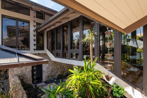 Villa ou maison à vendre à Coral Gables, Floride: 4 chambres, 412.02 m2 № 1971664 - photo 16