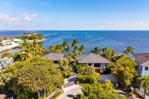 Villa ou maison à vendre à Coral Gables, Floride: 4 chambres, 412.02 m2 № 1971664 - photo 7