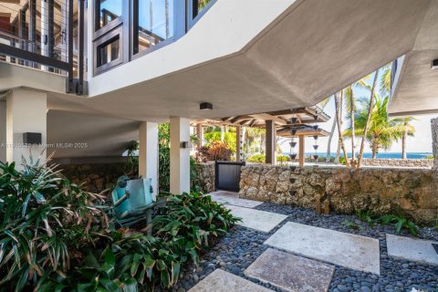 Villa ou maison à vendre à Coral Gables, Floride: 4 chambres, 412.02 m2 № 1971664 - photo 15