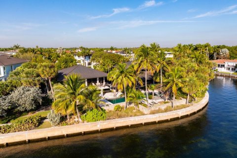 Villa ou maison à vendre à Coral Gables, Floride: 4 chambres, 412.02 m2 № 1971664 - photo 1