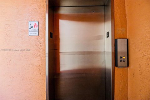 Copropriété à louer à West Palm Beach, Floride: 2 chambres, 124.86 m2 № 1895286 - photo 20