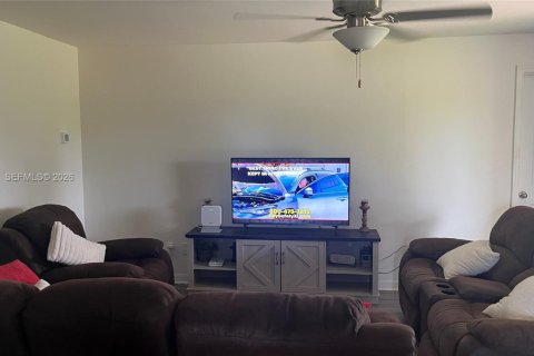 Villa ou maison à vendre à Cape Coral, Floride: 3 chambres, 129.51 m2 № 2037122 - photo 5