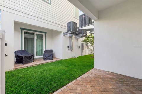 Adosado en venta en Tampa, Florida, 3 dormitorios, 247.21 m2 № 2324877 - foto 10