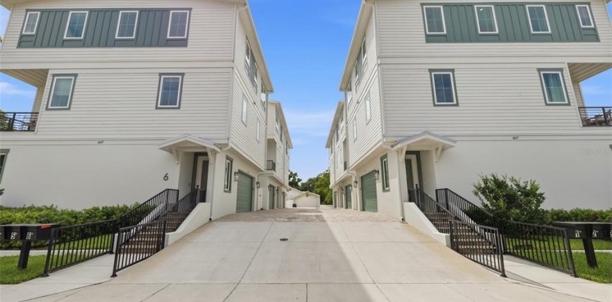 Adosado en Tampa, Florida 3 dormitorios, 247.21 m2 № 2324877