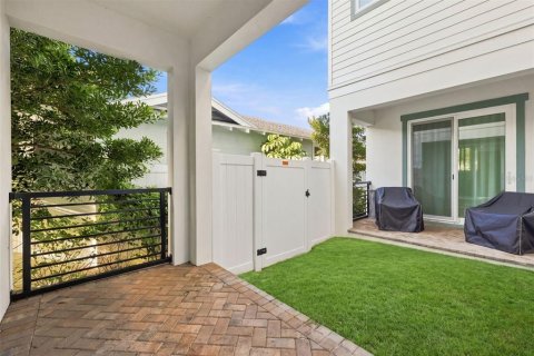 Adosado en venta en Tampa, Florida, 3 dormitorios, 247.21 m2 № 2324877 - foto 9