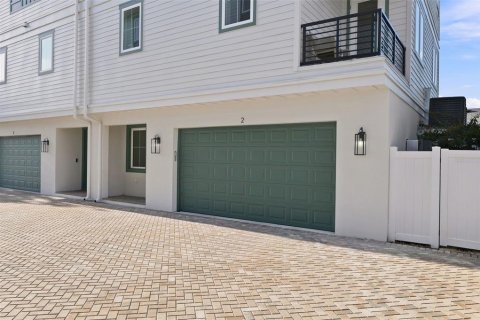 Adosado en venta en Tampa, Florida, 3 dormitorios, 247.21 m2 № 2324877 - foto 3