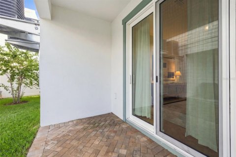 Adosado en venta en Tampa, Florida, 3 dormitorios, 247.21 m2 № 2324877 - foto 8