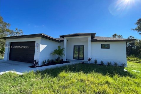 House in Lehigh Acres, Florida 3 bedrooms № 1874916 - photo 1