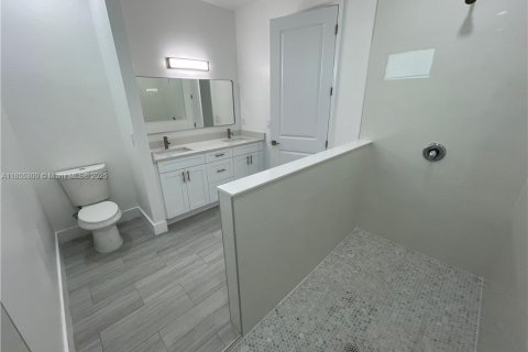 House in Lehigh Acres, Florida 3 bedrooms № 1874916 - photo 10