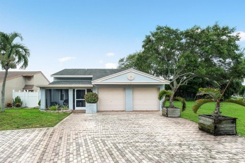 House in Boynton Beach, Florida 3 bedrooms, 121.42 sq.m. № 2191290 - photo 2