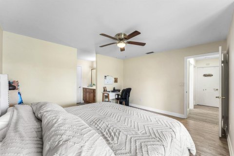House in Boynton Beach, Florida 3 bedrooms, 121.42 sq.m. № 2191290 - photo 22