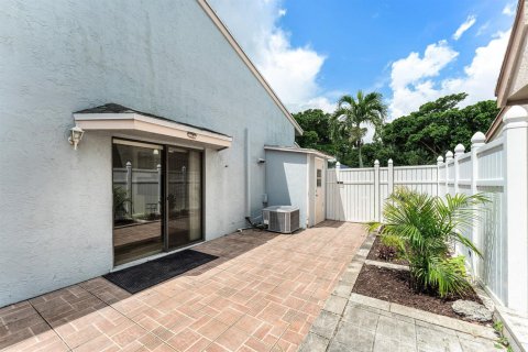 House in Boynton Beach, Florida 3 bedrooms, 121.42 sq.m. № 2191290 - photo 29