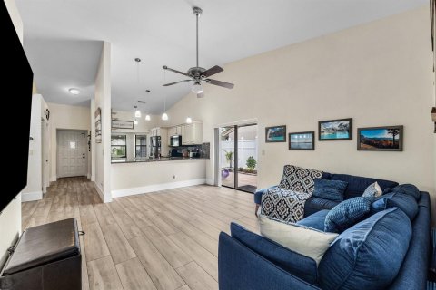 House in Boynton Beach, Florida 3 bedrooms, 121.42 sq.m. № 2191290 - photo 14