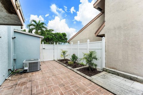 House in Boynton Beach, Florida 3 bedrooms, 121.42 sq.m. № 2191290 - photo 30