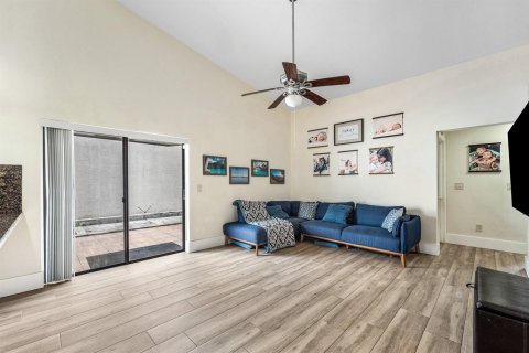 House in Boynton Beach, Florida 3 bedrooms, 121.42 sq.m. № 2191290 - photo 16
