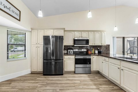 House in Boynton Beach, Florida 3 bedrooms, 121.42 sq.m. № 2191290 - photo 8