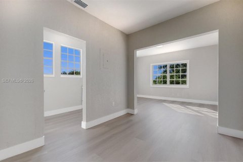 Снять в аренду виллу или дом в Майами, Флорида 2 спальни, 69.68м2, № 1998712 - фото 4