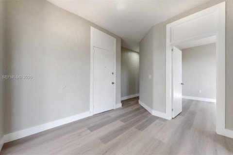 Снять в аренду виллу или дом в Майами, Флорида 2 спальни, 69.68м2, № 1998712 - фото 9