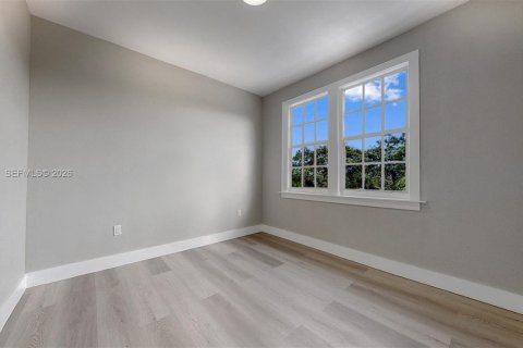 Снять в аренду виллу или дом в Майами, Флорида 2 спальни, 69.68м2, № 1998712 - фото 10