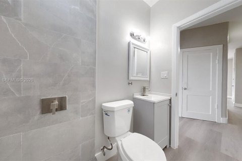 Снять в аренду виллу или дом в Майами, Флорида 2 спальни, 69.68м2, № 1998712 - фото 14