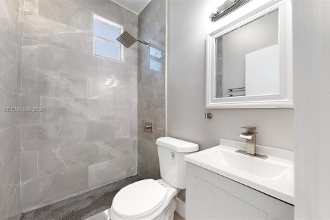 Снять в аренду виллу или дом в Майами, Флорида 2 спальни, 69.68м2, № 1998712 - фото 15