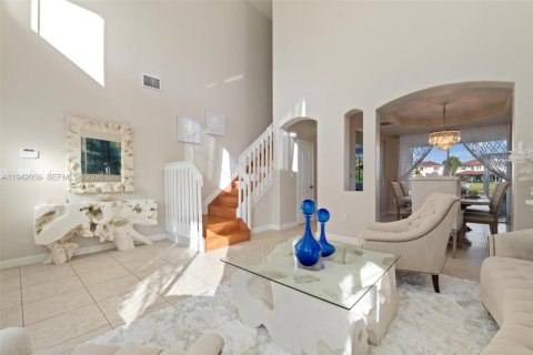 House in Miami, Florida 5 bedrooms, 186.08 sq.m. № 2054149 - photo 6