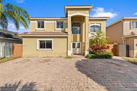 House in Miami, Florida 5 bedrooms, 186.08 sq.m. № 2054149