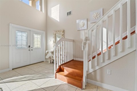 House in Miami, Florida 5 bedrooms, 186.08 sq.m. № 2054149 - photo 7