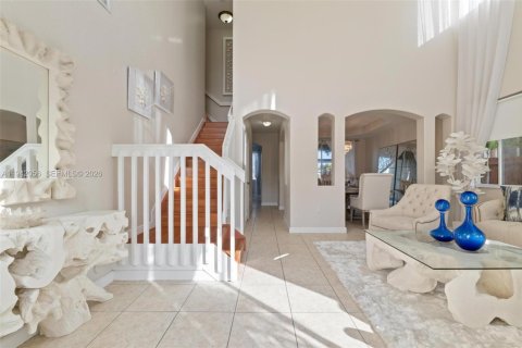 House in Miami, Florida 5 bedrooms, 186.08 sq.m. № 2054149 - photo 4