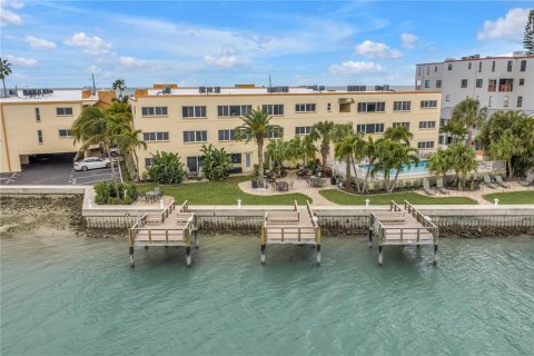 Condo in Saint Petersburg, Florida, 1 bedroom  № 2155382